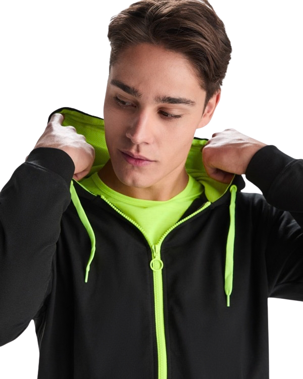 Sudadera con cremallera frontal y capucha técnica no perchada RO1105